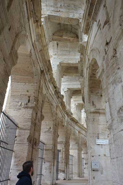 Arles antique, parcours, circuit, blog culture, test, ballade, thermes, Alyscamps, théâtre, arènes
