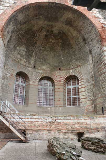 Arles antique, parcours, circuit, blog culture, test, ballade, thermes, Alyscamps, théâtre, arènes