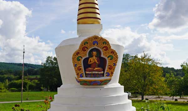 temple bouddhiste Paldenshangpa, mille bouddhas, temple tibétain, bouddhisme, bourgogne, morvan, la boulaye, visite culture, blog culture, découverte