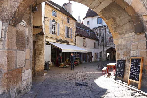 Semur-en-Auxois, Semur, Auxois, Dijon, Duc de Bourgogne, parcours, remparts, cité médiévale, armançon, cité de caractère, village de france, Bourgogne, balade, blog culture