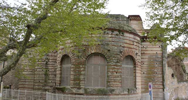 Arles antique, parcours, circuit, blog culture, test, ballade, thermes, Alyscamps, théâtre, arènes