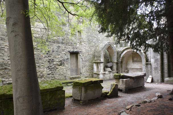 Arles antique, parcours, circuit, blog culture, test, ballade, thermes, Alyscamps, théâtre, arènes