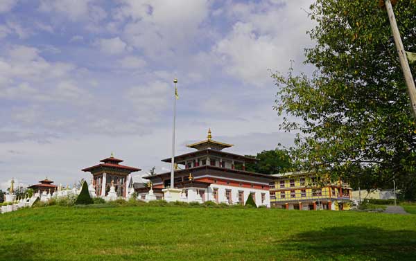 temple bouddhiste Paldenshangpa, mille bouddhas, temple tibétain, bouddhisme, bourgogne, morvan, la boulaye, visite culture, blog culture, découverte