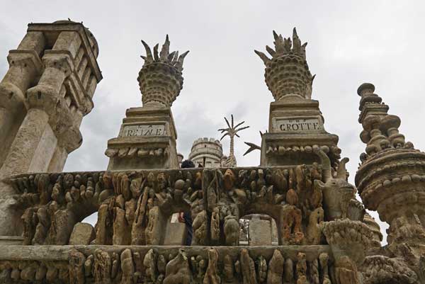 Palais idéal du Facteur Cheval, monument historique, Hauterives, Drôme, folie, rêverie, fonction publique qui détruit mentalement, asperger, visite culturelle, blog culture